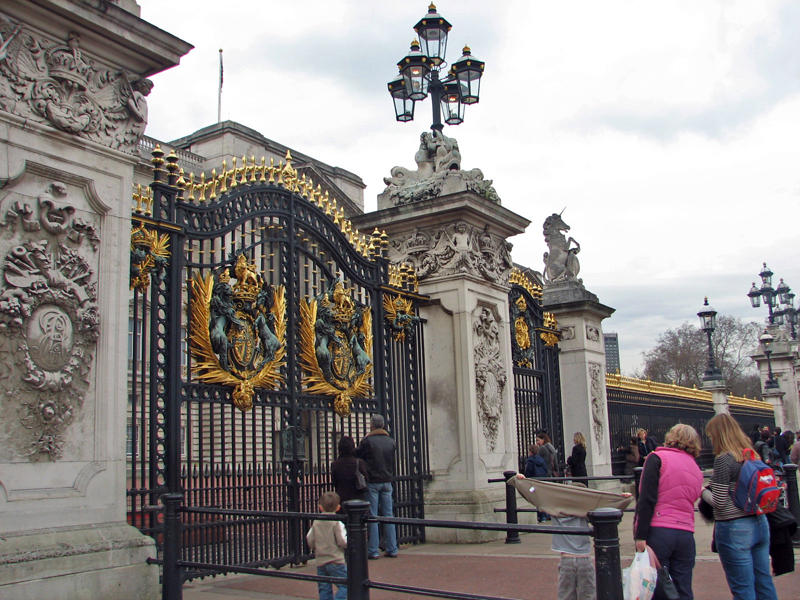 buckingham palace IMG 6755 5 Things to Do in London